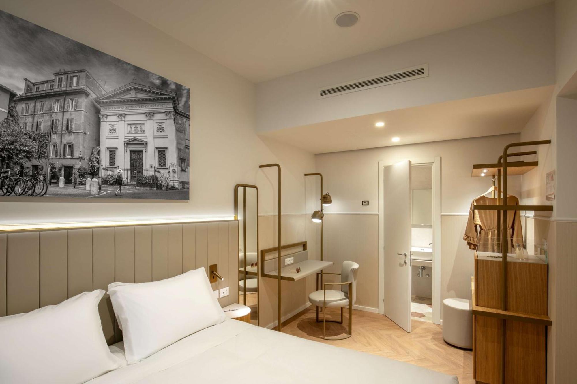 Cosmopolita Rome, Tapestry Collection By Hilton Hotel Roma